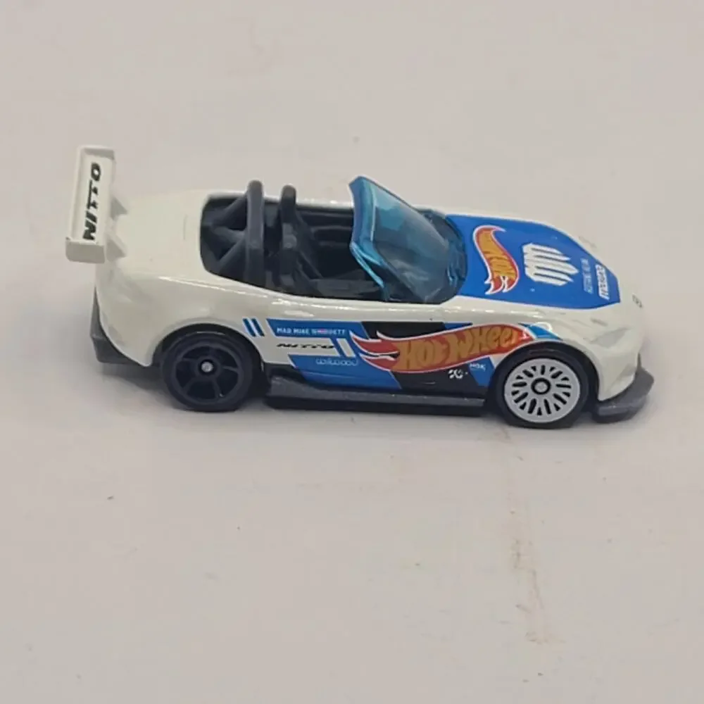 '15 Mazda MX-5 Miata. 2018 Hot Wheels 40/365. FJX66.